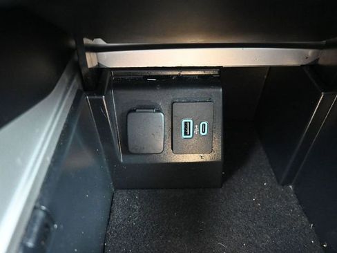 Used 2023 Ford Explorer Limited image 27