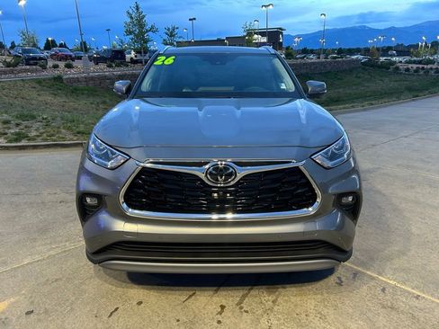 Used 2026 Toyota Highlander Platinum AWD/4WD image 2