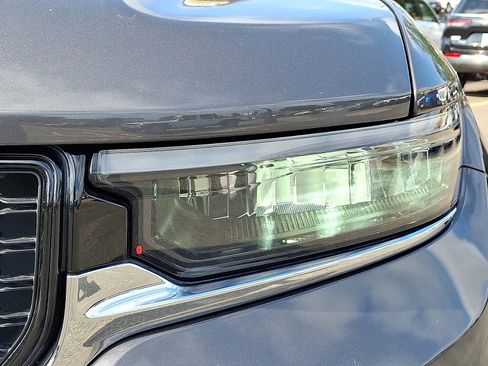 Used 2022 Jeep Grand Cherokee Limited image 9