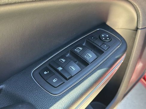 Used 2023 Chrysler 300 Touring w/ Sport Appearance Package RWD image 13