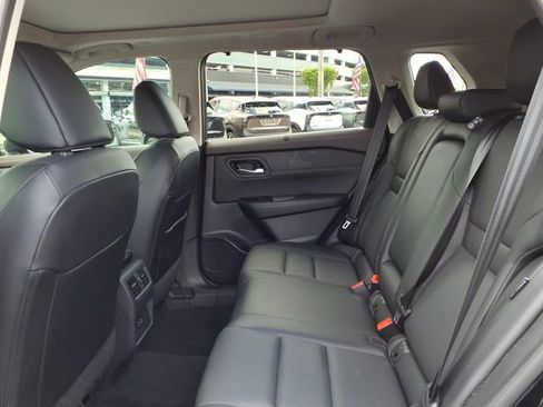 Used 2023 Nissan Rogue SV w/ SV Premium B Package FWD image 11