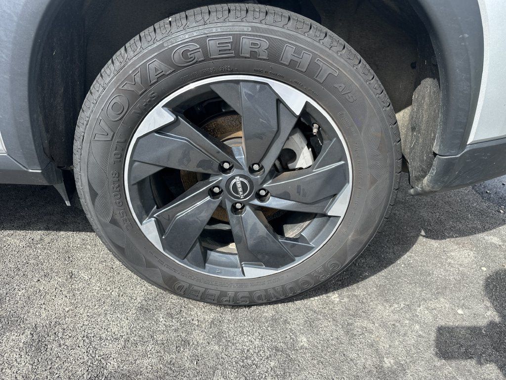 Used 2025 Nissan Rogue SV AWD/4WD image 5