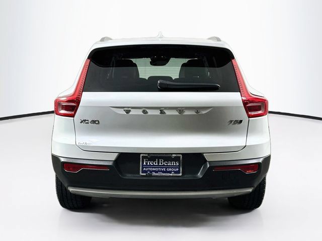 Used 2021 Volvo XC40 T5 Momentum w/ Protection Package Premier AWD/4WD image 7