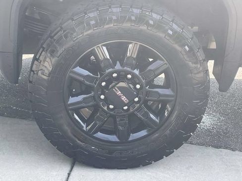 Used 2025 GMC Sierra 3500 AT4 w/ AT4 Premium Plus Package AWD/4WD image 8