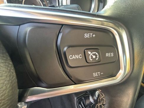 Used 2018 Jeep Wrangler Unlimited Sahara AWD/4WD image 24