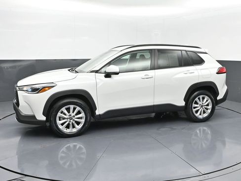 Certified 2022 Toyota Corolla Cross LE image 29