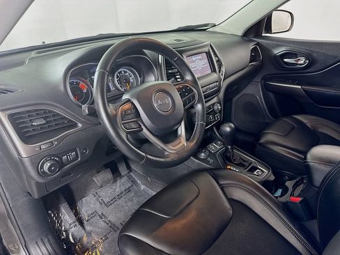 Used 2019 Jeep Cherokee Latitude Plus w/ Comfort/Convenience Group AWD/4WD image 9
