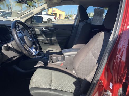 Used 2021 Nissan Rogue Sport SV image 11