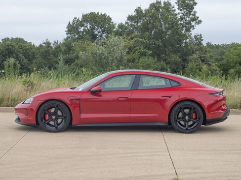 Used 2025 Porsche Taycan 4S AWD/4WD image 2