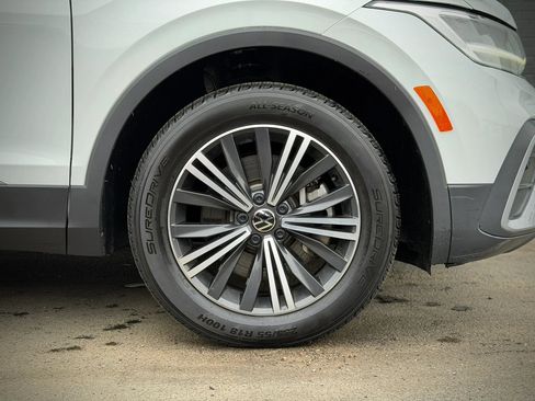 Used 2024 Volkswagen Tiguan SE AWD/4WD image 27