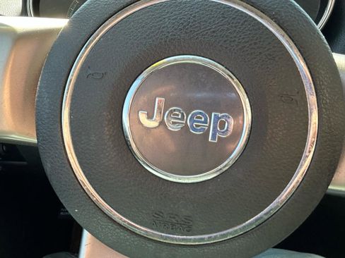 Used 2012 Jeep Grand Cherokee Laredo AWD/4WD image 20