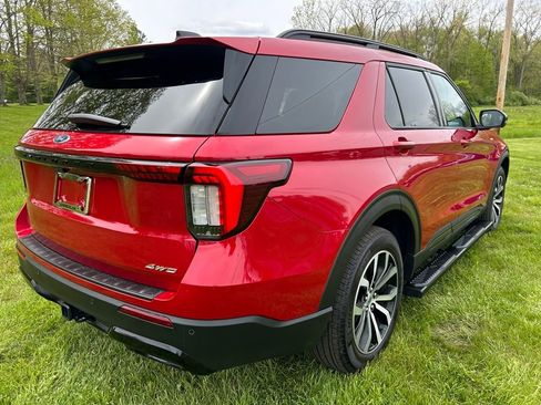Used 2025 Ford Explorer ST-Line AWD/4WD image 3