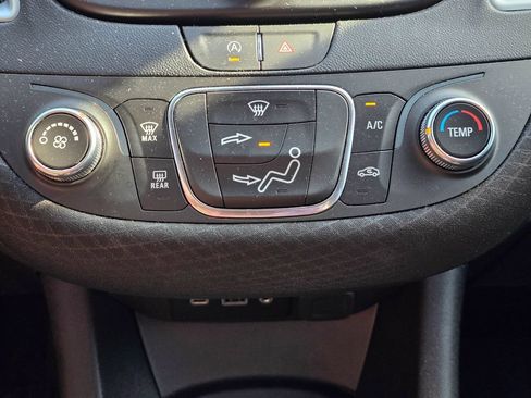 Used 2022 Chevrolet Malibu LS FWD image 17