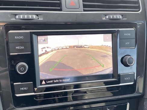 Used 2021 Volkswagen Golf 4-Door image 24