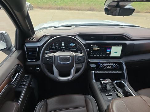 Used 2024 GMC Sierra 1500 Denali image 9