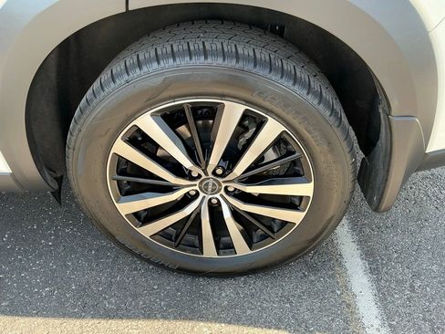 Used 2024 Nissan Pathfinder Platinum w/ Black Appearance Package FWD image 36