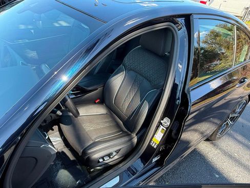 Used 2023 BMW 530i xDrive image 9