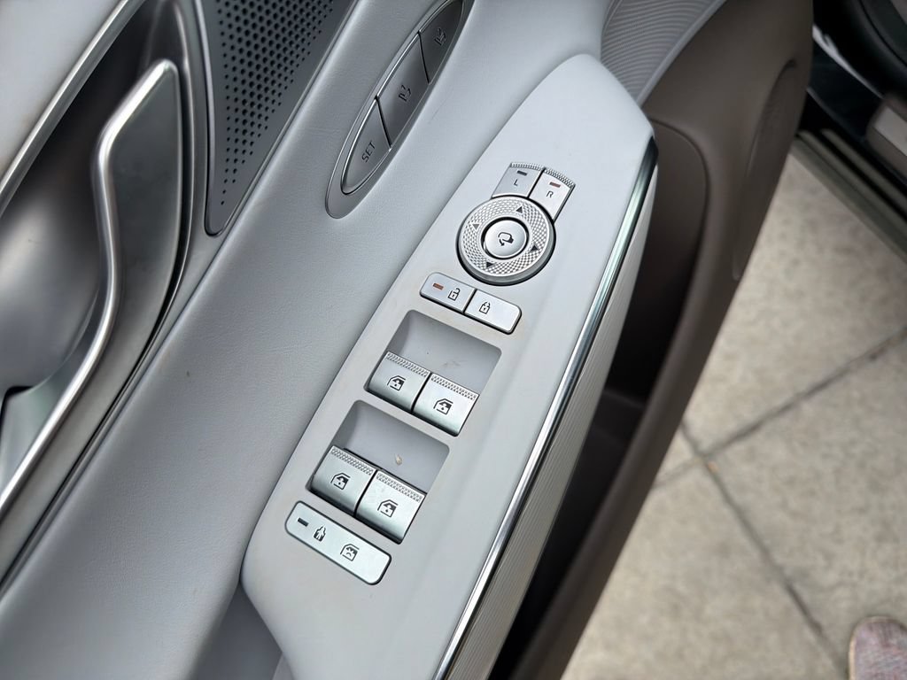 Certified 2026 Genesis GV70 2.5T Advanced AWD/4WD image 11