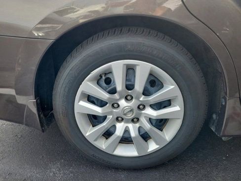 Used 2017 Nissan Altima 2.5 S w/ Power Driver Seat Package FWD image 4