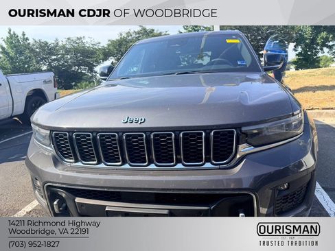 Used 2023 Jeep Grand Cherokee Overland AWD/4WD image 2