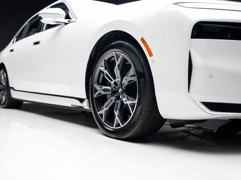 Used 2024 BMW i7 xDrive60 AWD/4WD image 79