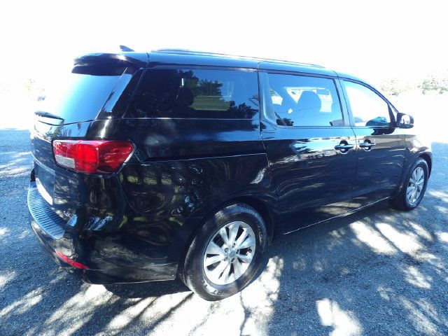 Used 2016 Kia Sedona LX w/ Option Group 020 FWD image 5