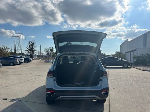 New 2026 Volkswagen Taos SE image 36