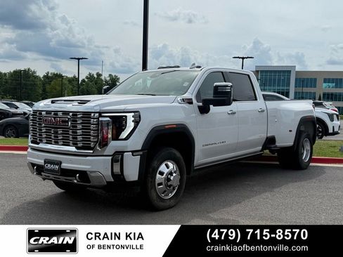 Used 2024 GMC Sierra 3500 Denali w/ Denali Reserve Package AWD/4WD image 3