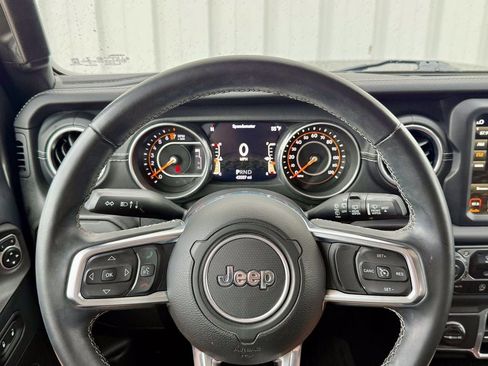 Used 2018 Jeep Wrangler Unlimited Sahara AWD/4WD image 24