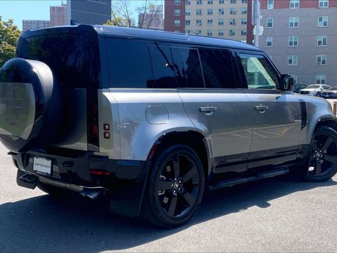Certified 2025 Land Rover Defender 110 X-Dynamic SE AWD/4WD image 12