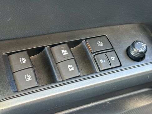 Used 2023 Toyota Tacoma TRD Off-Road w/ Advanced Technology Package AWD/4WD image 18