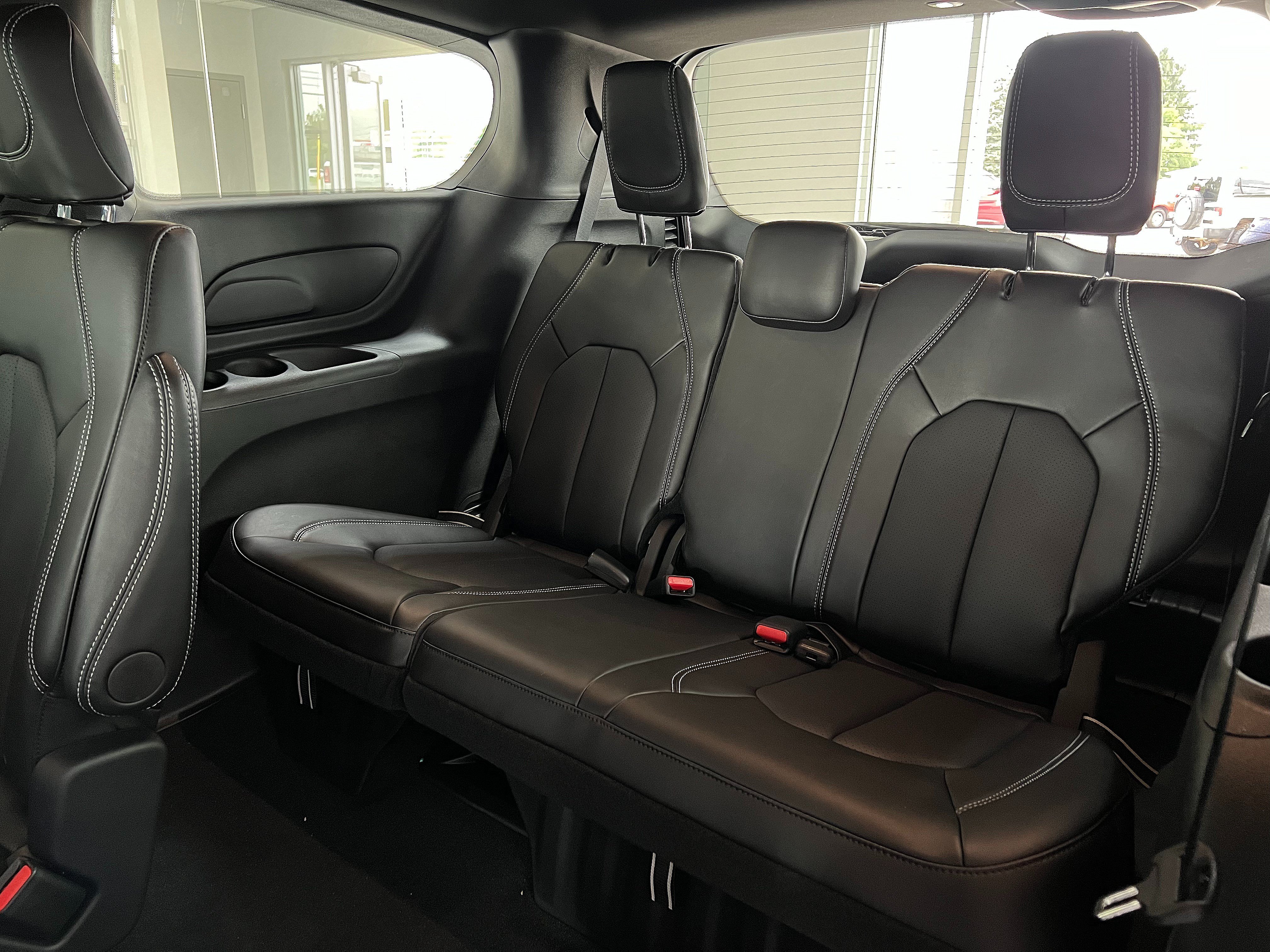 New 2027 Chrysler Pacifica Select FWD image 21