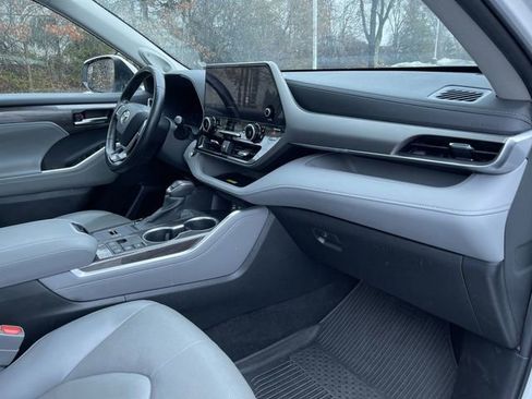 Used 2023 Toyota Highlander Limited image 29