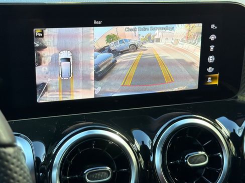 Used 2023 Mercedes-Benz GLB 250 image 19