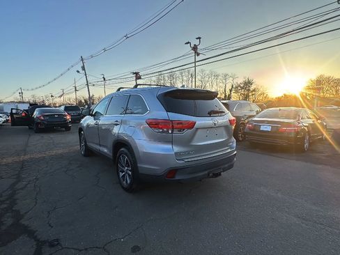 Used 2019 Toyota Highlander XLE image 7