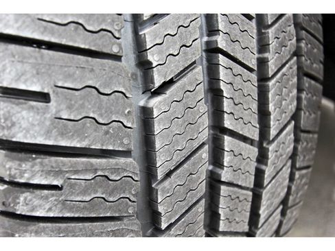 Certified 2024 Cadillac Escalade ESV V w/ LPO, Floor Liner Package AWD/4WD image 33