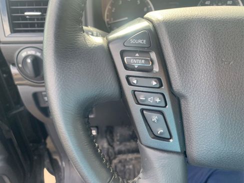 Used 2024 Nissan Titan SV w/ SV Convenience Package image 24