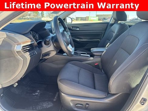 Used 2024 Nissan Altima 2.5 SV image 2