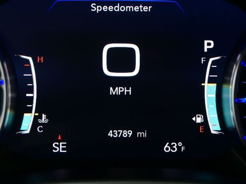 Used 2024 Chrysler Pacifica Touring FWD image 29