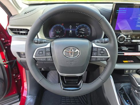 New 2026 Toyota Highlander Limited AWD/4WD image 30