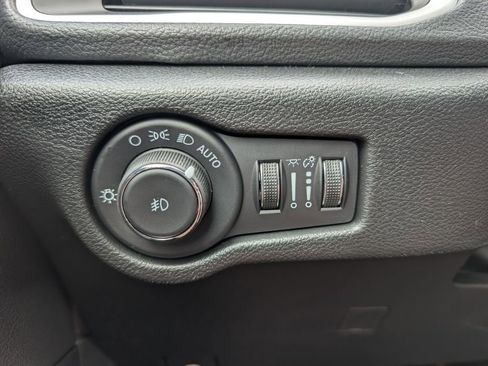New 2026 Chrysler Pacifica Select w/ S Appearance Package FWD image 38