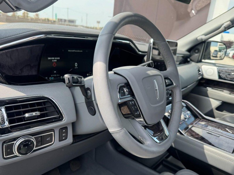 Used 2020 Lincoln Navigator L Reserve w/ Luxury Package AWD/4WD image 15
