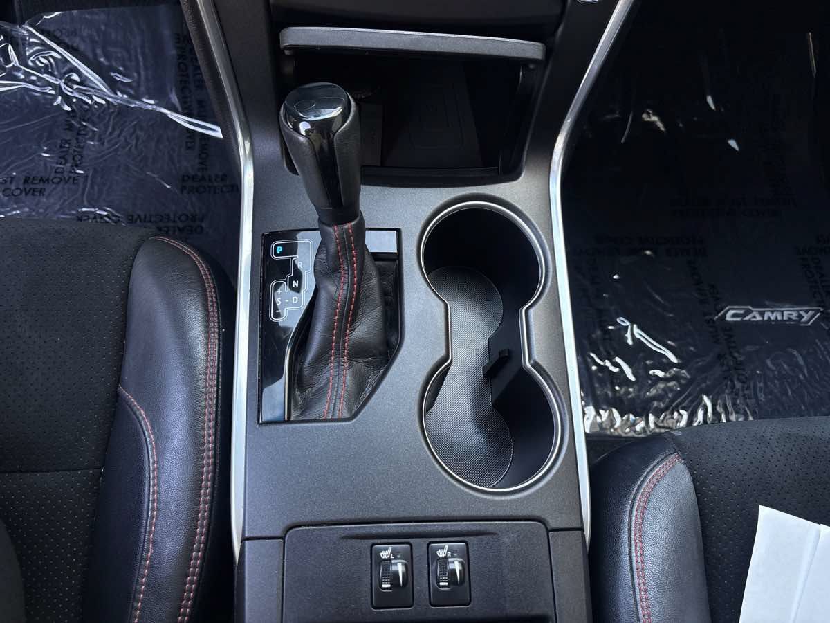 Used 2015 Toyota Camry XSE FWD image 25