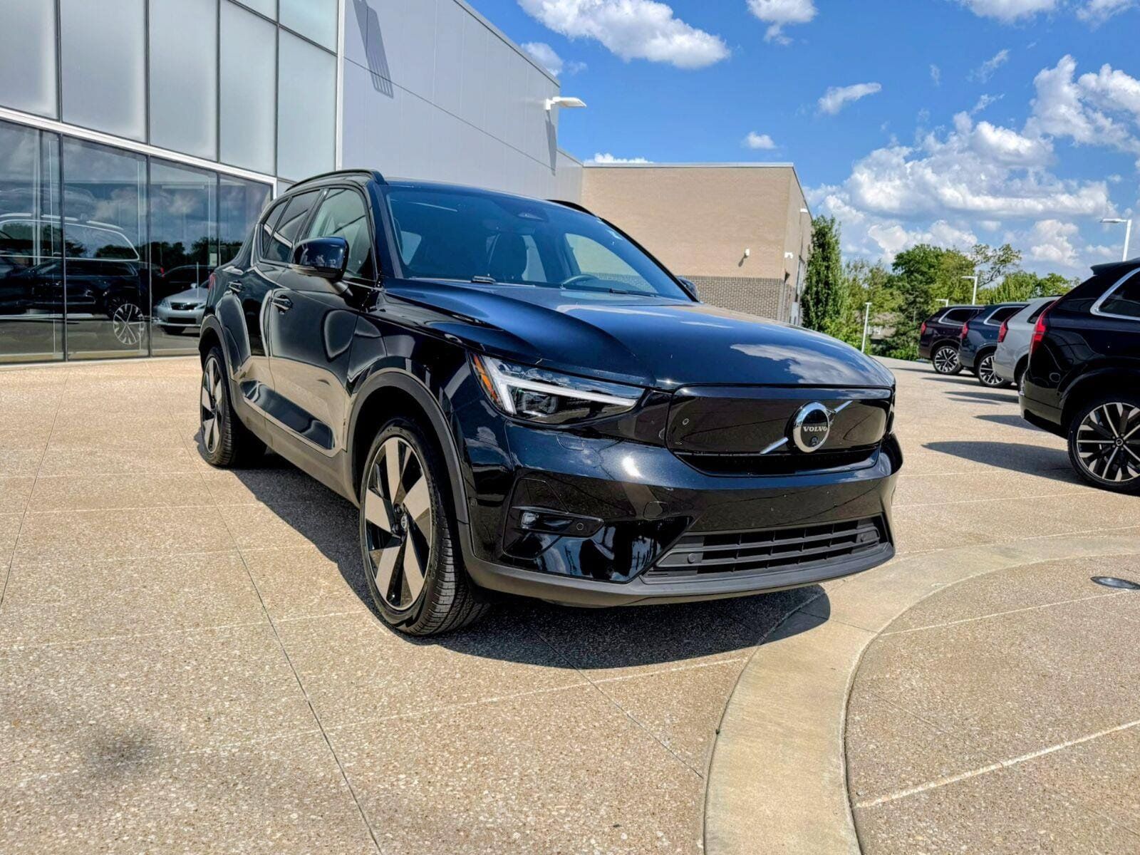 Certified 2023 Volvo XC40 Recharge Ultimate w/ Protection Package Premier AWD/4WD image 1