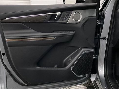 Used 2025 Buick Enclave Avenir w/ Super Cruise Package image 20