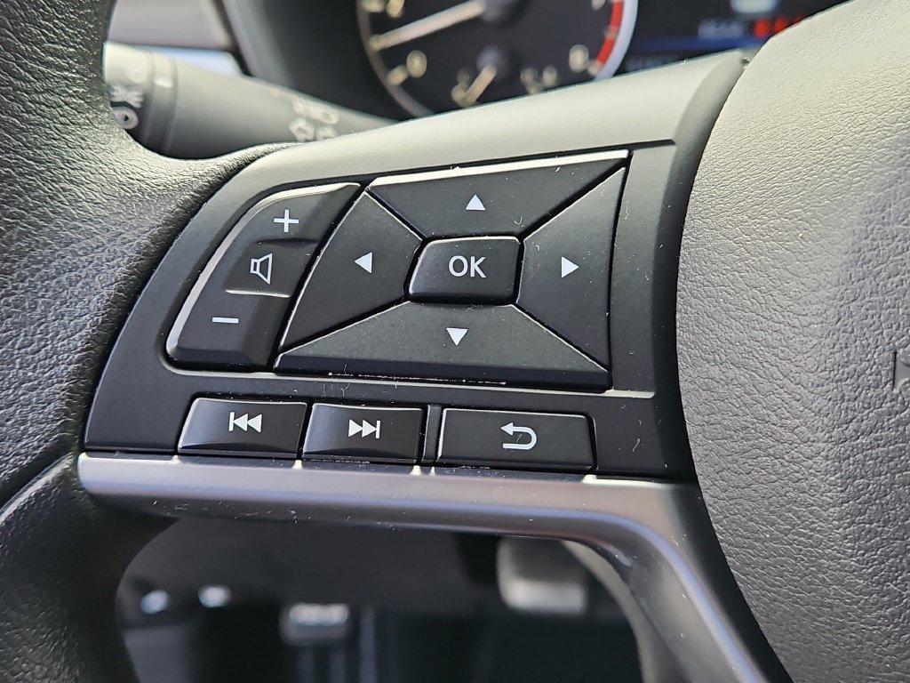 Used 2025 Nissan Altima 2.5 SV FWD image 25