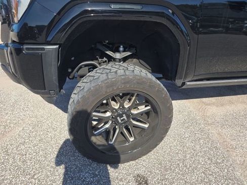 Used 2024 GMC Sierra 2500 Denali Ultimate AWD/4WD image 7