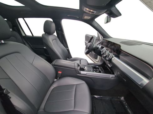 Used 2022 Mercedes-Benz GLB 250 4MATIC image 17