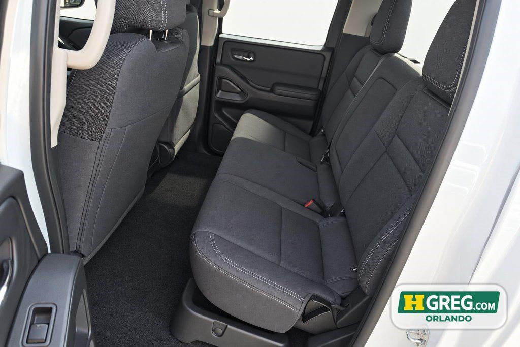 Used 2024 Nissan Frontier SV RWD image 18