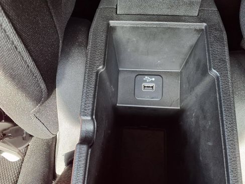 Used 2015 Jeep Renegade Latitude FWD image 20